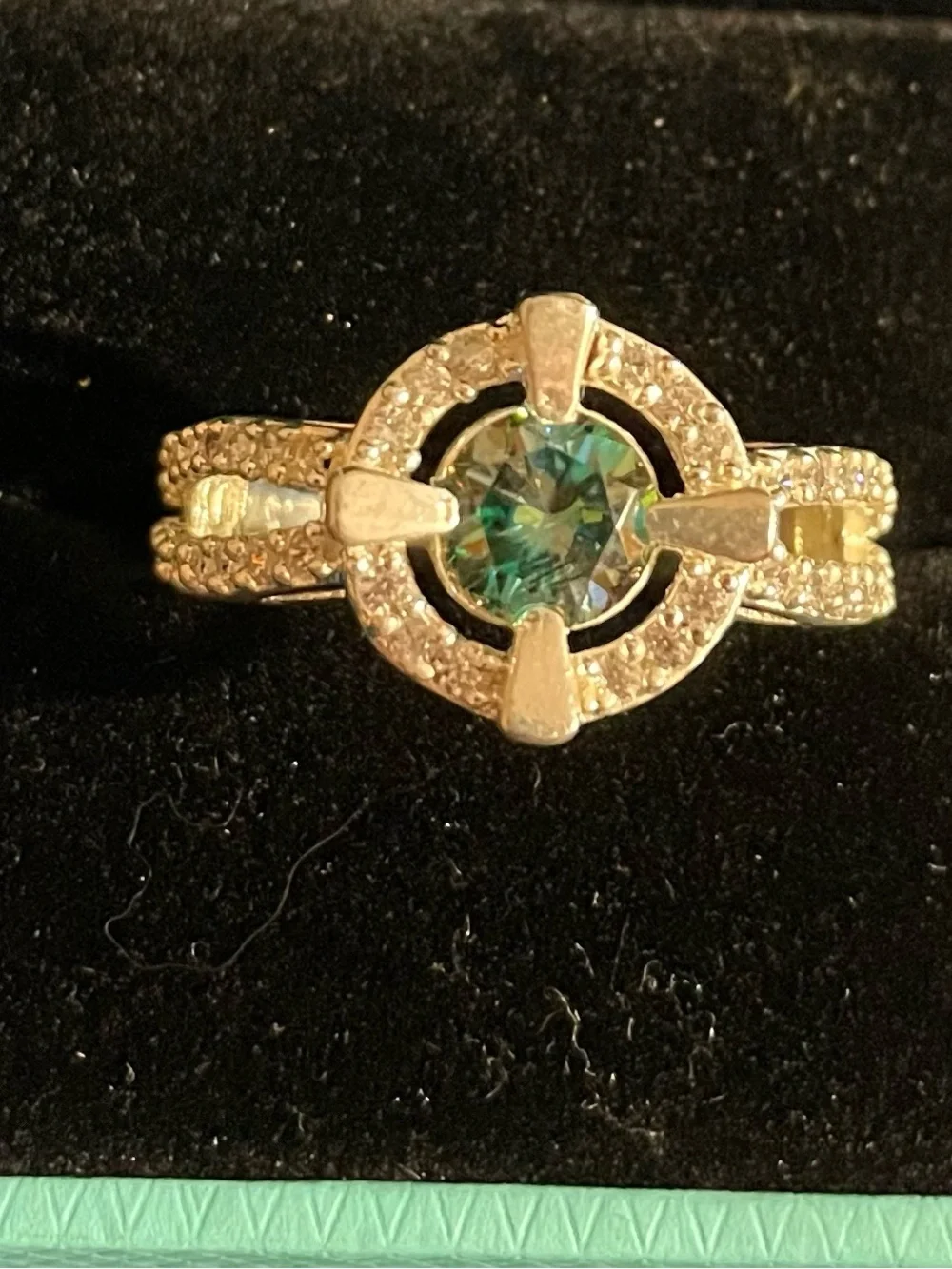 Unique Design Certified 2.58 Carat Green Diamond Ring